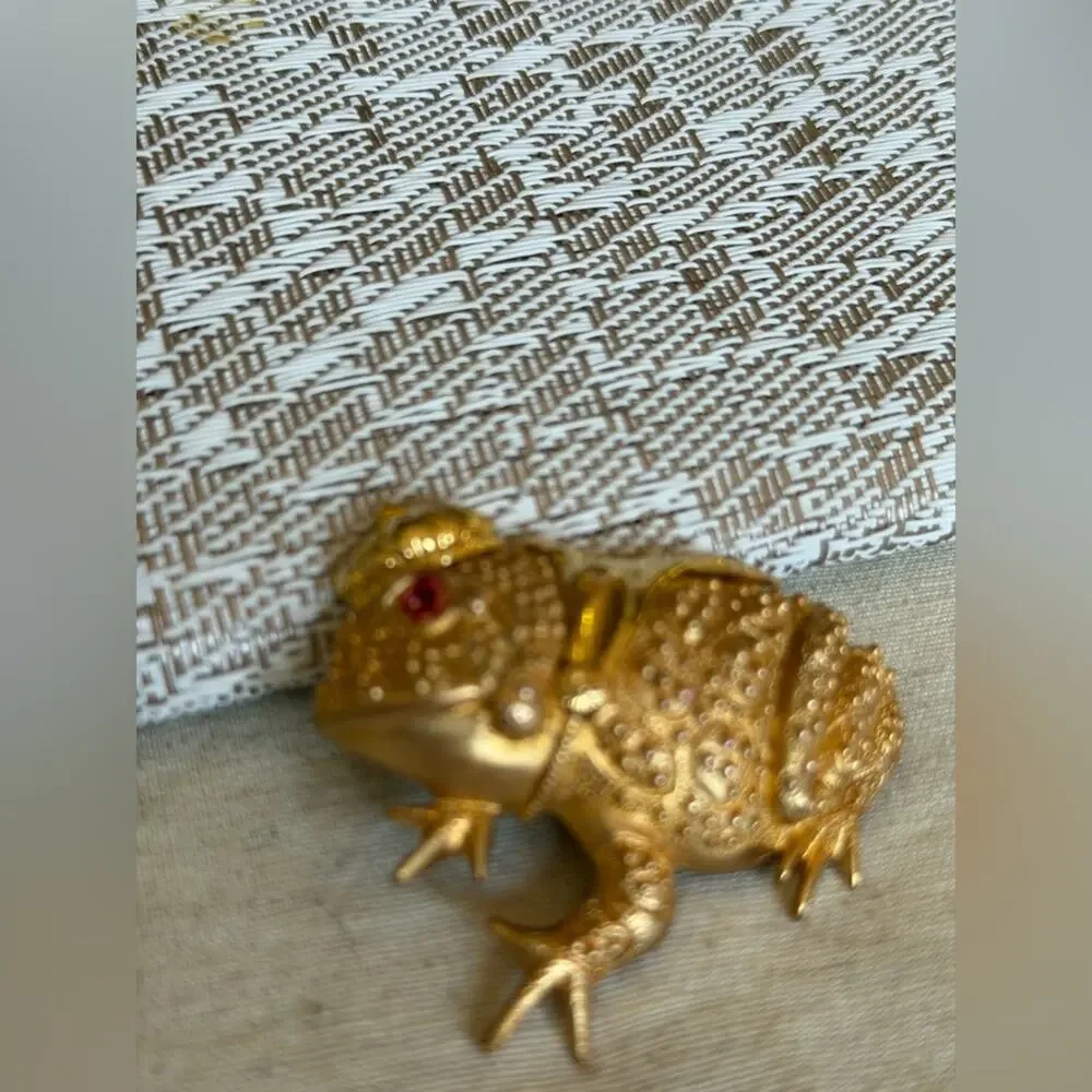 Vintage Gold Frog Prince Toad Brooch